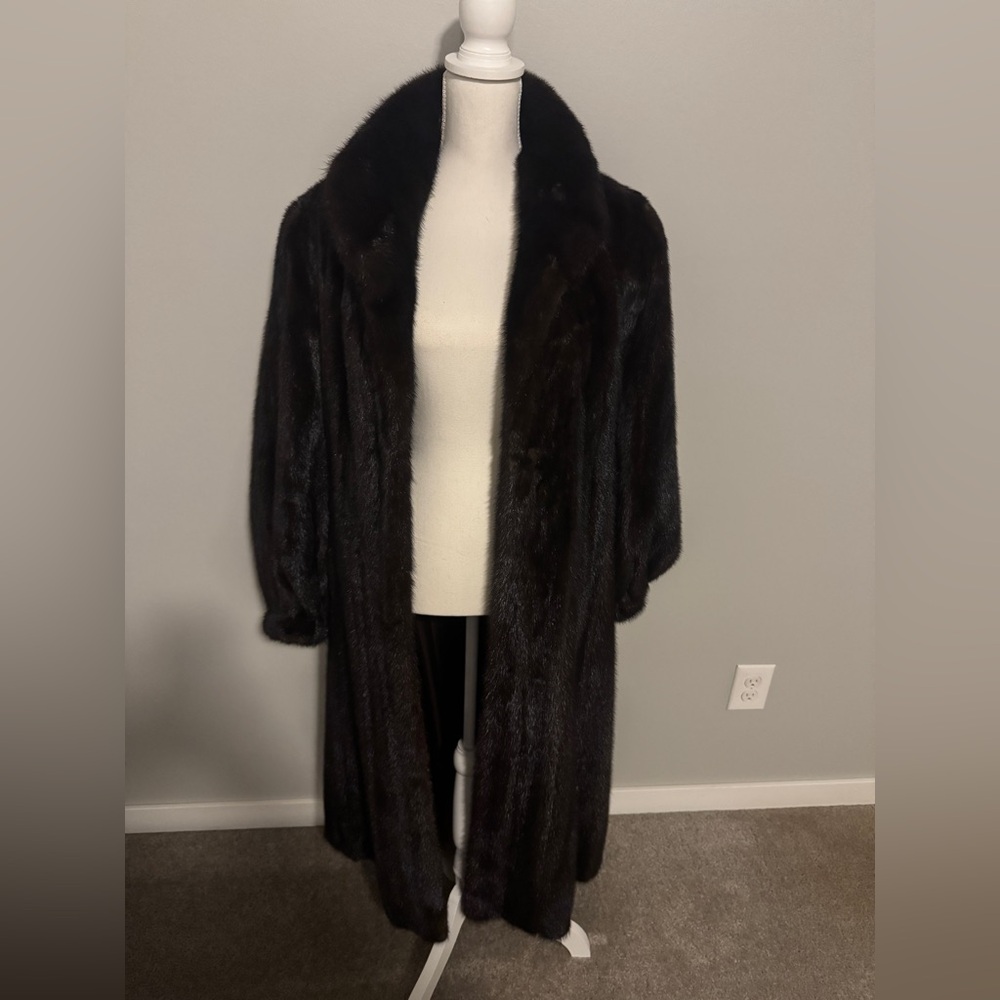 Full Length Fur Mink Coat Size Large.